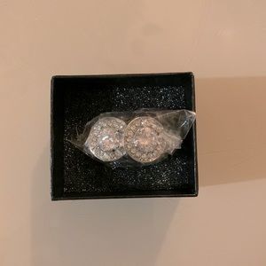 Cufflink Silvertone with diamond rhinestones unisex